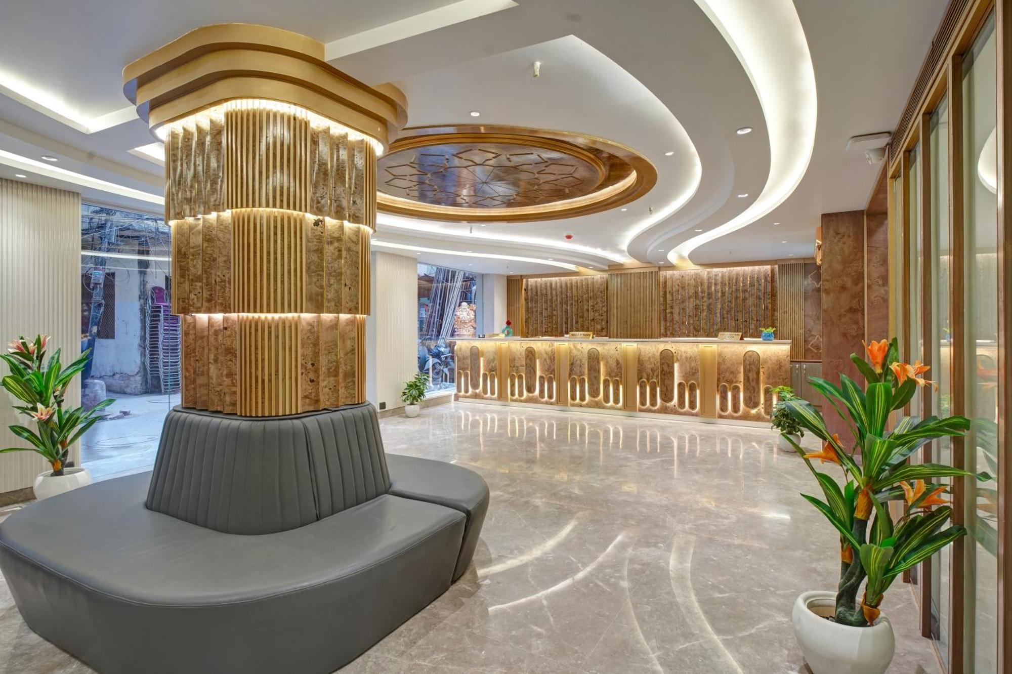 Newly Built Gold The Royal With Rooftop Restaurant - 2Mins Walk From New Delhi Rail Station & 5Mins From Connaught Place Dış mekan fotoğraf
