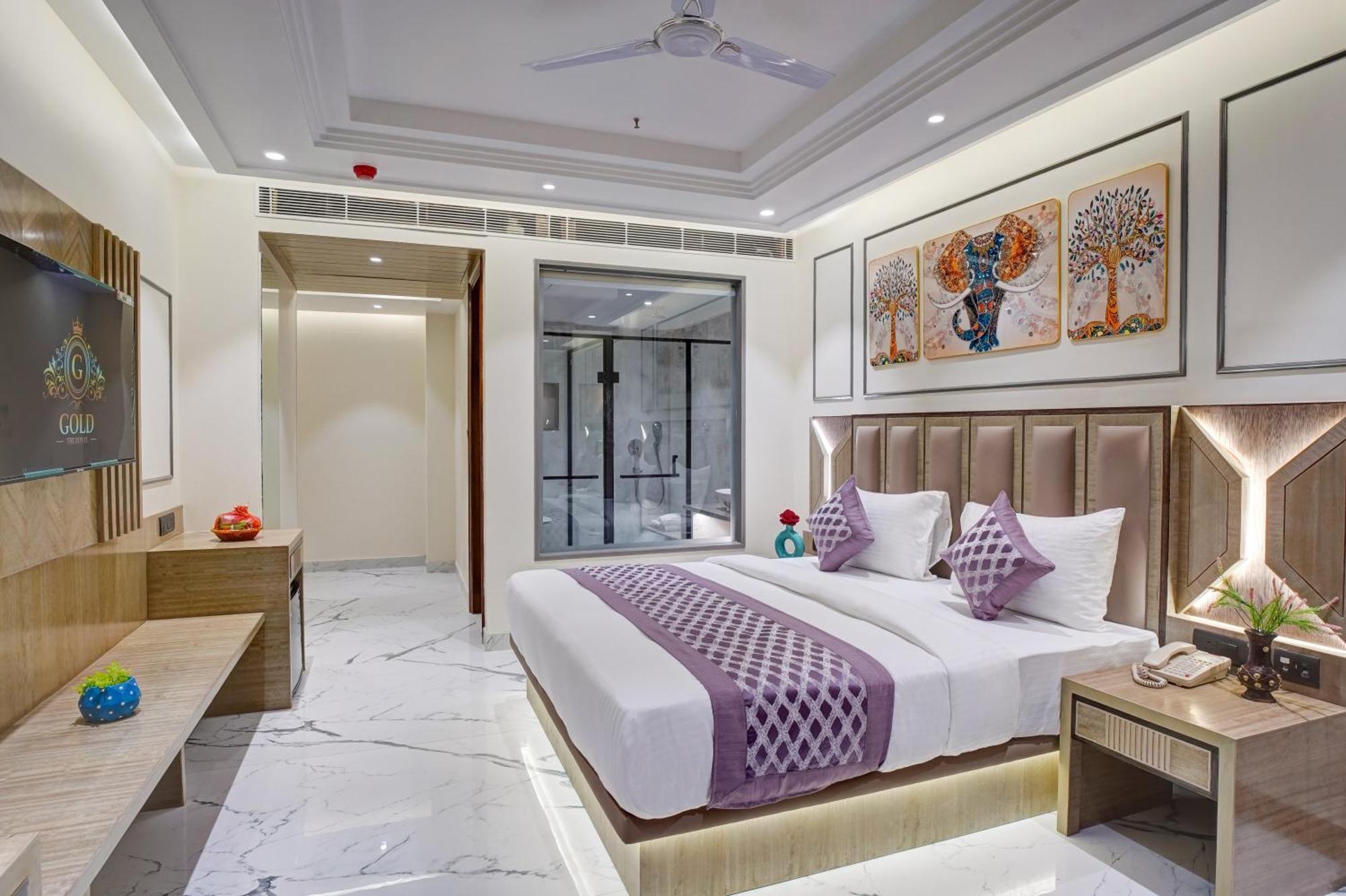 Newly Built Gold The Royal With Rooftop Restaurant - 2Mins Walk From New Delhi Rail Station & 5Mins From Connaught Place Dış mekan fotoğraf